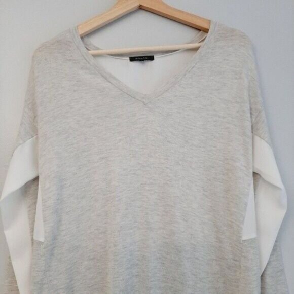 RW&CO V-neck Light Sweater Colorblock Grey & White Sz XS - Picture 3 of 12